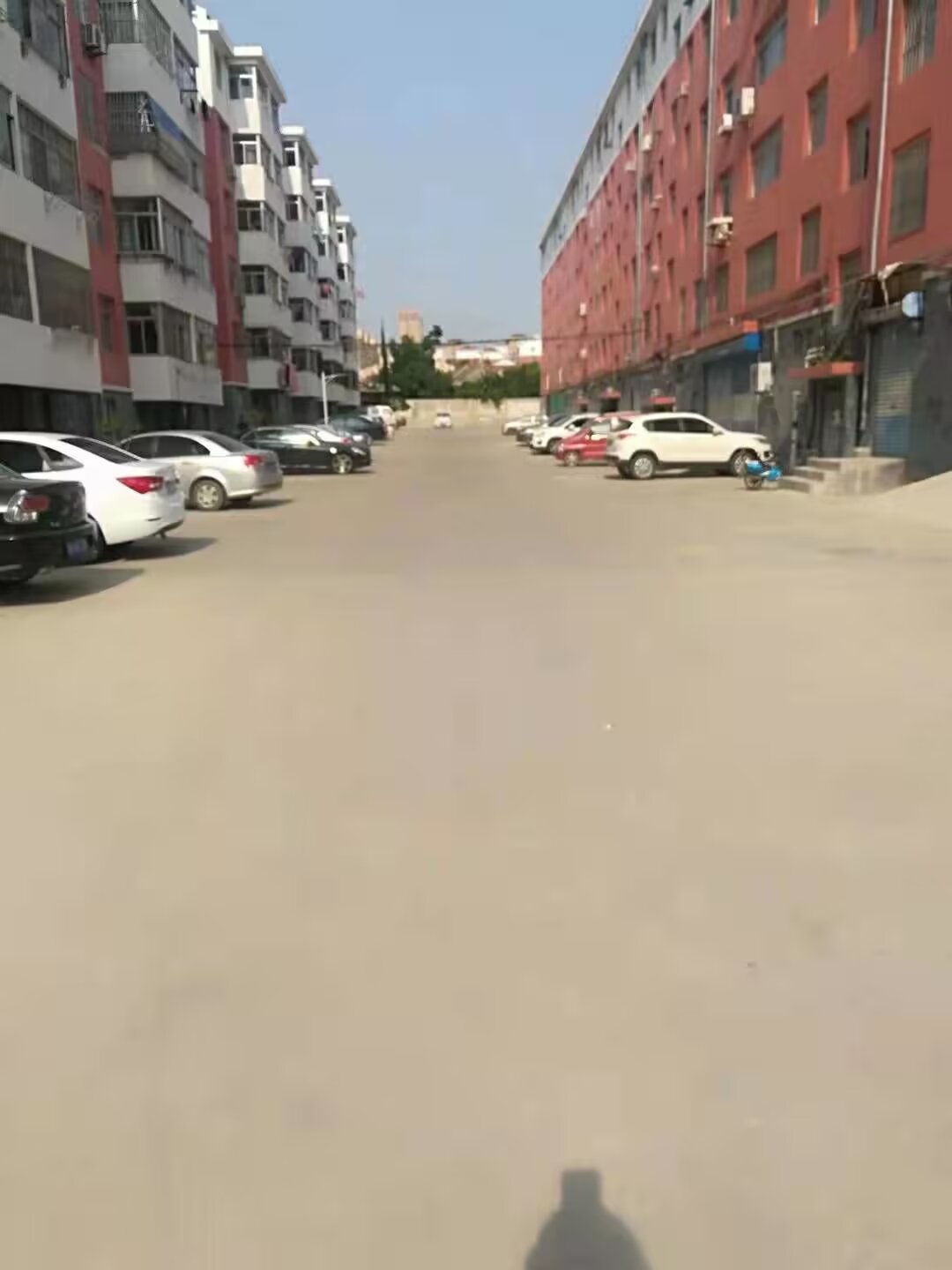 大潤發(fā)肯德基往北500米路東，三里河路十五號