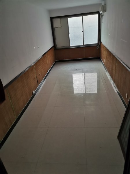 7天連鎖酒店樓下的臨街門市房出租，水電暖齊全